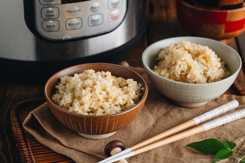 Rice bowls containing perfectly cooked short grain brown rice.