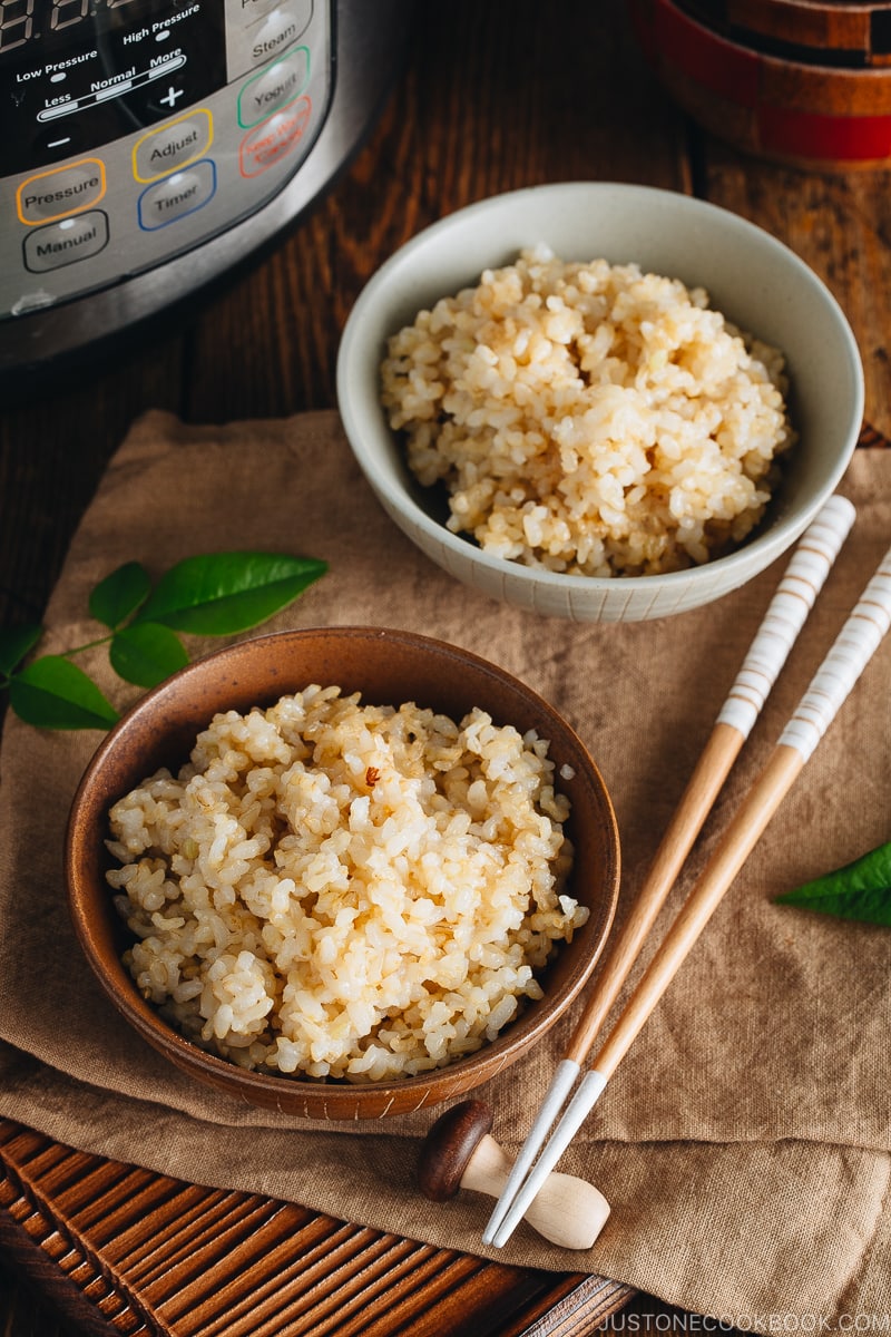 Rice bowls containing perfectly cooked short grain brown rice.