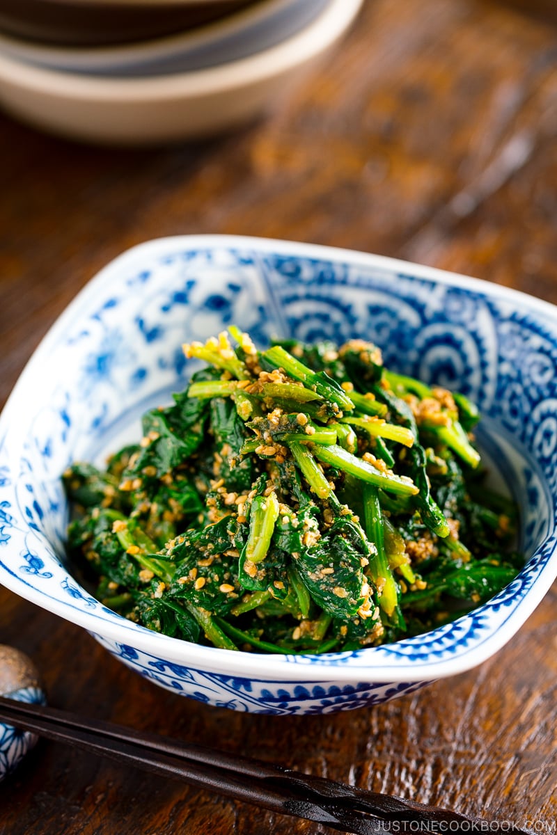 Japanese spinach salad in savory sesame dressing served in a bowl.