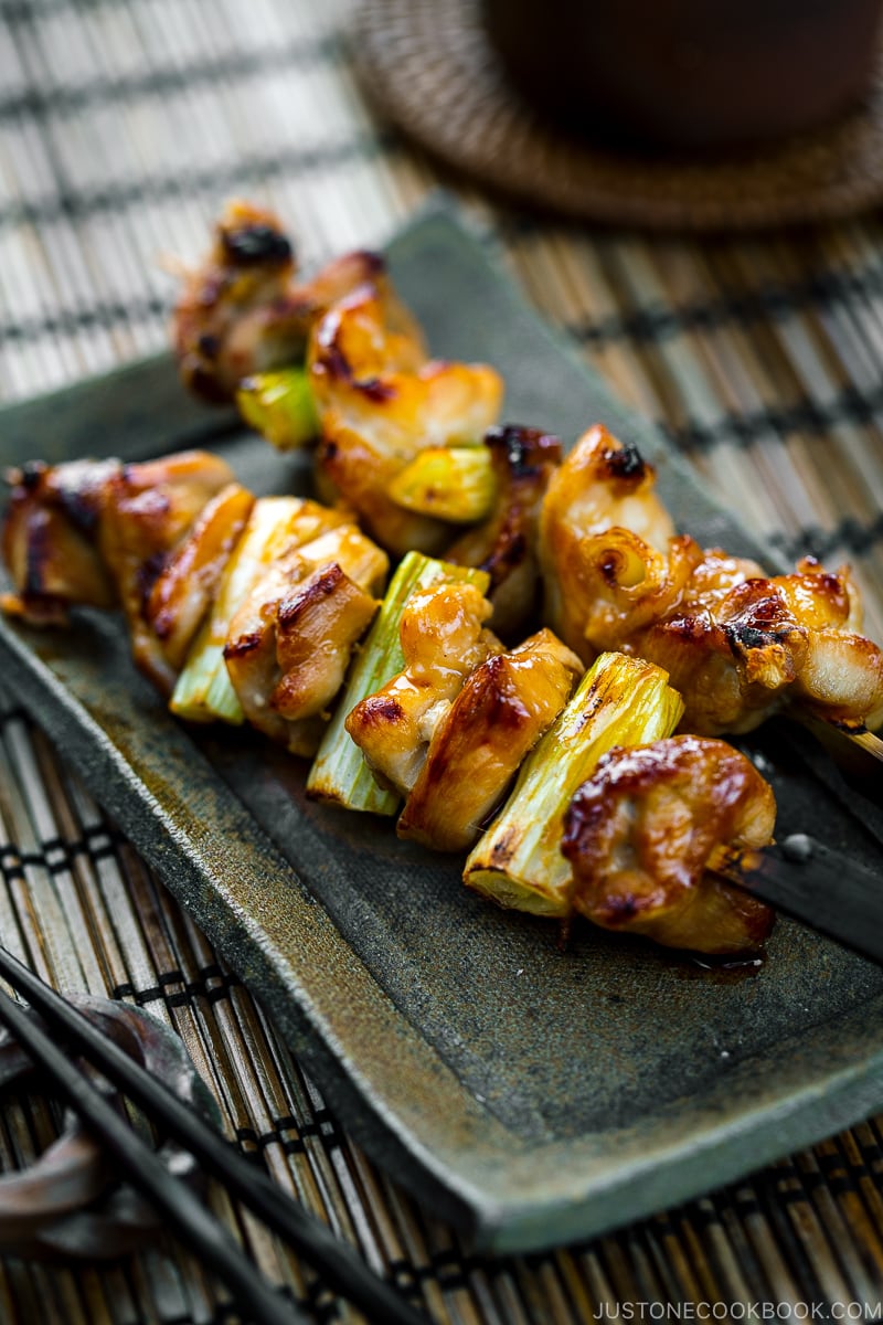 A ceramic plate containing Yakitori.